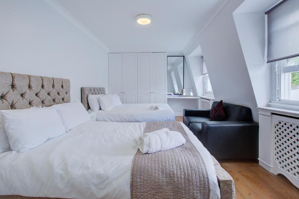 Postel nebo postele na pokoji v ubytování Lamont Hotel