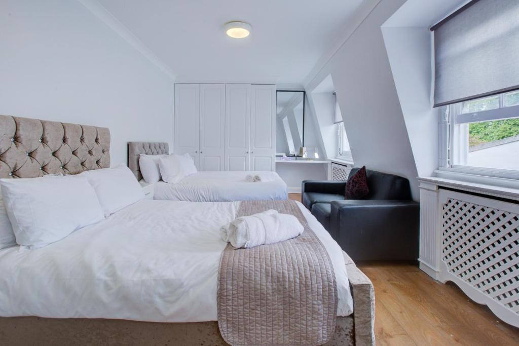 Postel nebo postele na pokoji v ubytování Lamont Hotel