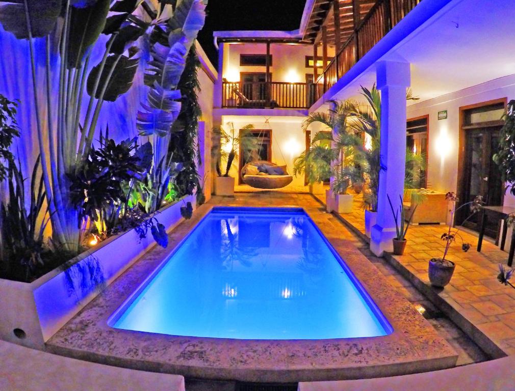 The swimming pool at or close to Hotel and Coffe Azul