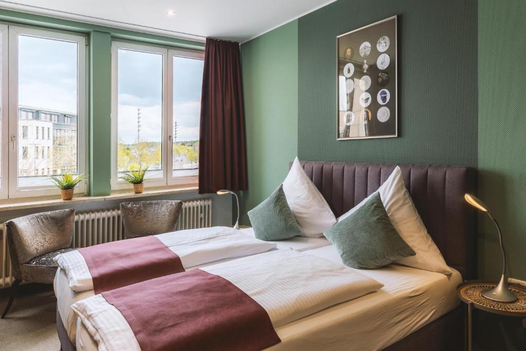 Postel nebo postele na pokoji v ubytování Hotel Louis Müller