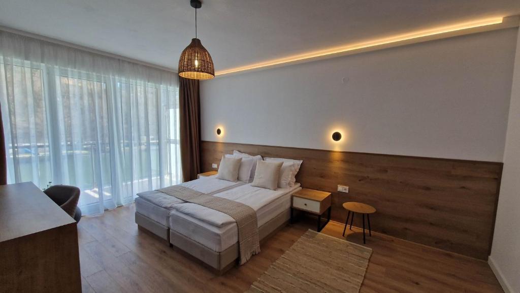 Postel nebo postele na pokoji v ubytování Waterside SPA Hotel