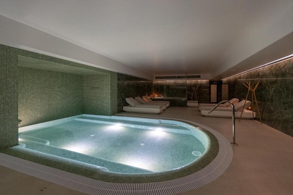 Bazén v ubytování Hotel Afonso V & SPA nebo v jeho okolí