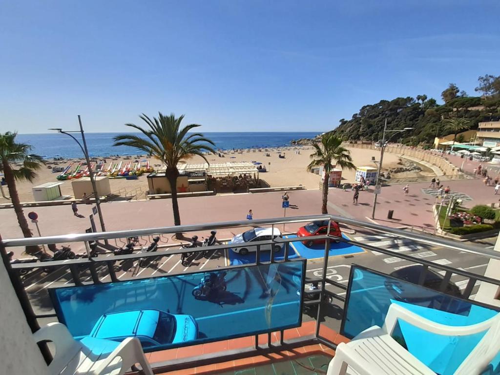 Uma vista da piscina em Hostal Mozaik Playa ou nos arredores
