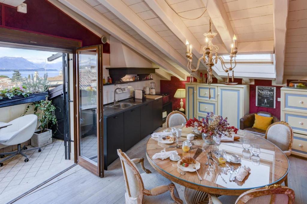 Χώρος καθιστικού στο Castello Luxury Apartments - Rosa