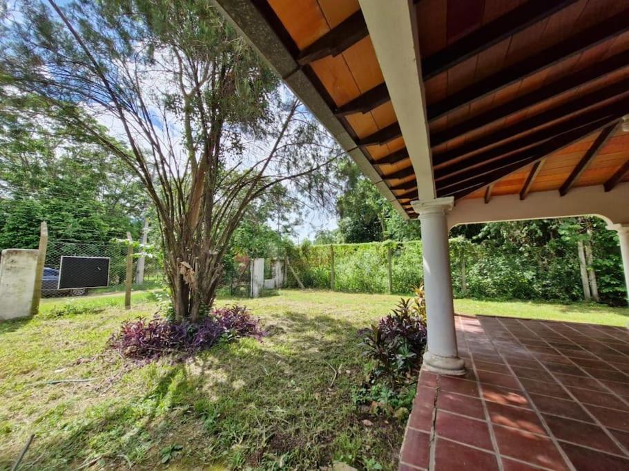 Zahrada ubytování Casa familiar estilo colonial a metros del lago