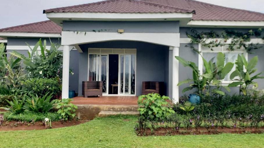 a house with a front door and a yard at Kalunga Holiday Home in Banda