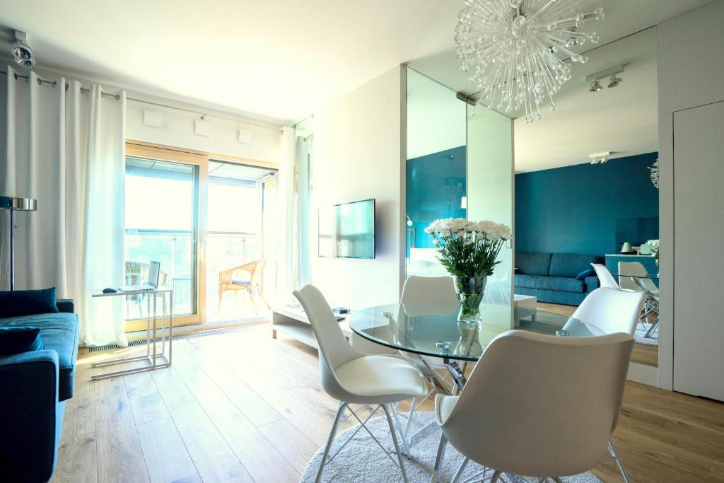 Posedenie v ubytovaní VipWarsawApartments Sapphire Mennica Residence