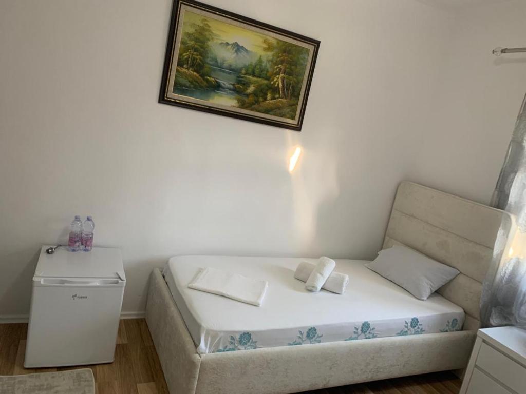 Postel nebo postele na pokoji v ubytování Flat in Berat's center