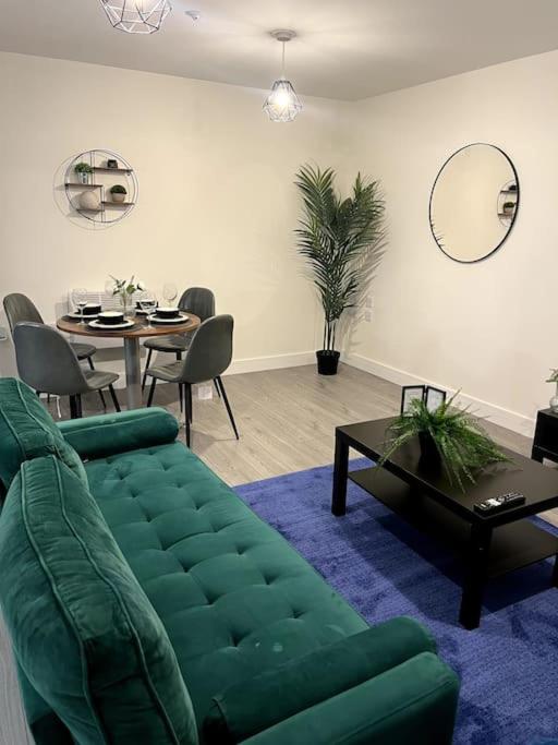 Posezení v ubytování Spacious One Bedroom Apartment