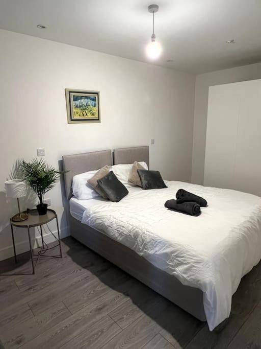 Postel nebo postele na pokoji v ubytování Spacious One Bedroom Apartment