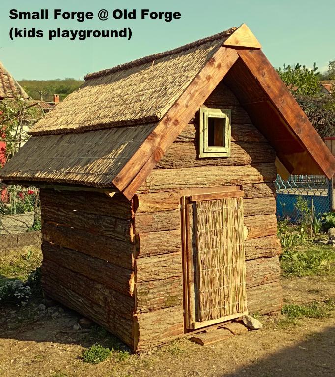 a small wooden dog house with a roof at STARA KOVAČNICA in Golubac