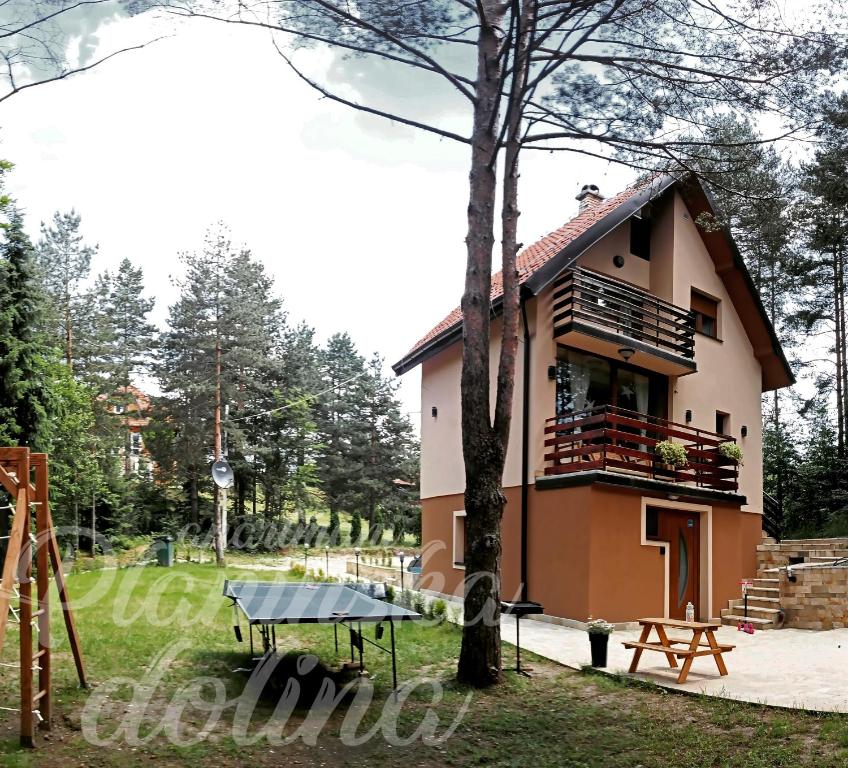 Vrt pred nastanitvijo Planinska dolina