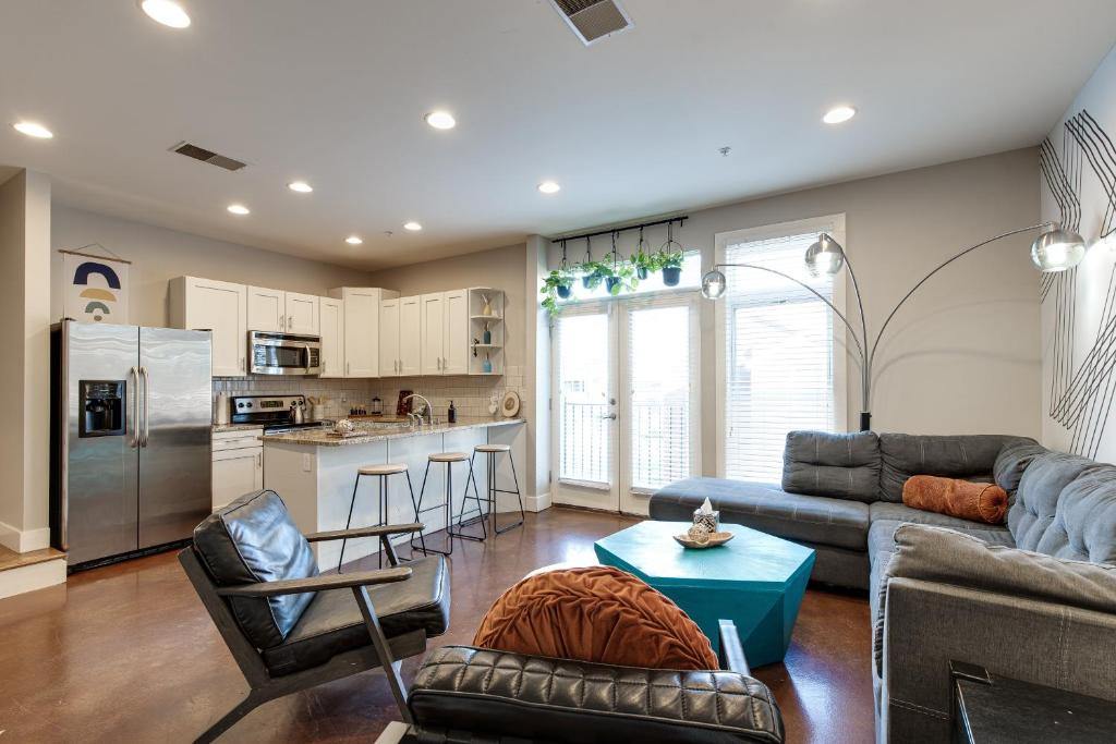 a living room with a couch and a table at Pet Friendly Stylish Funky Central & Free Parking in Nashville