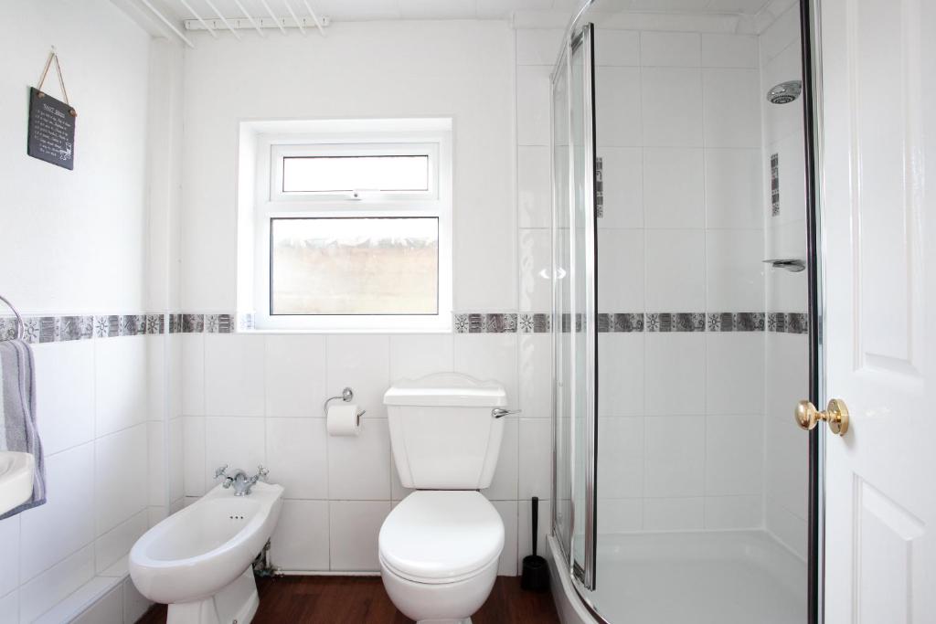 Koupelna v ubytování Spacious 3 bedroom Cottage in Whalley