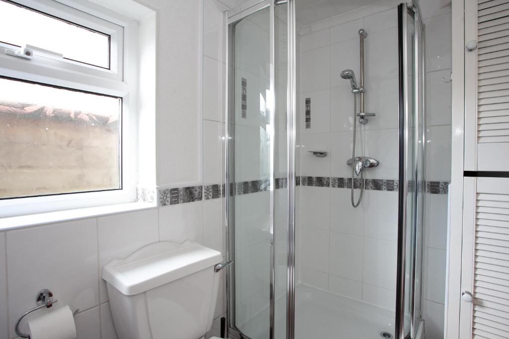 Koupelna v ubytování Spacious 3 bedroom Cottage in Whalley