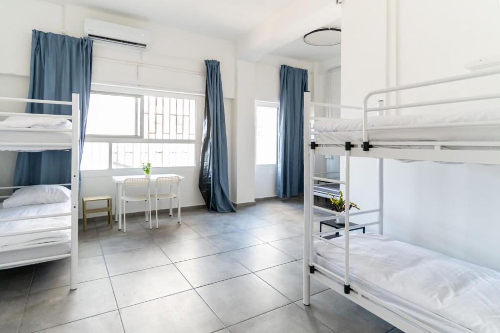 a bedroom with two bunk beds and a table at Apartment 34 in Derech Jaffa in Tel Aviv