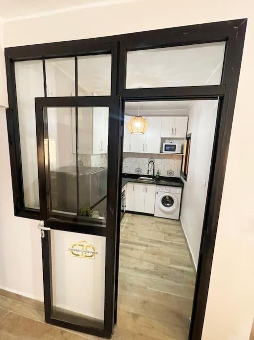 Kuchyň nebo kuchyňský kout v ubytování Meublé chic à Ahala avec groupe électrogène