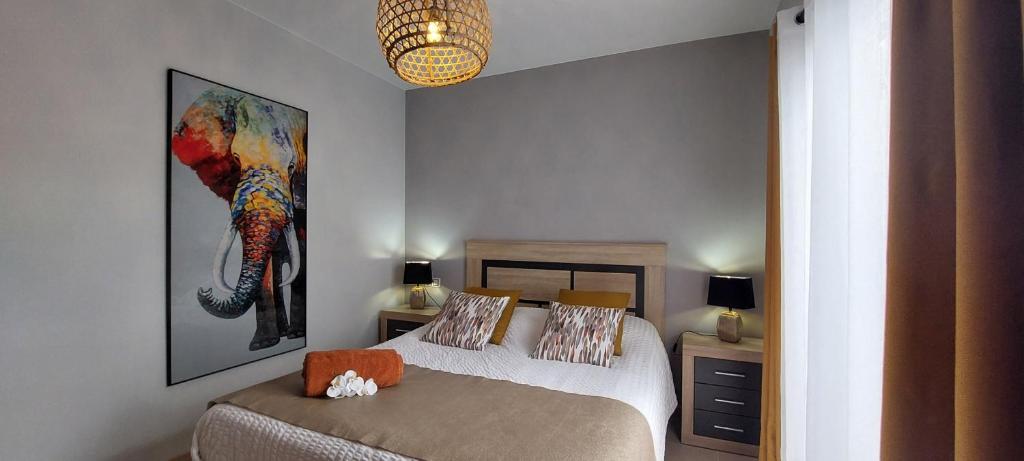 A bed or beds in a room at Villa Del Corazon Salinas Golf