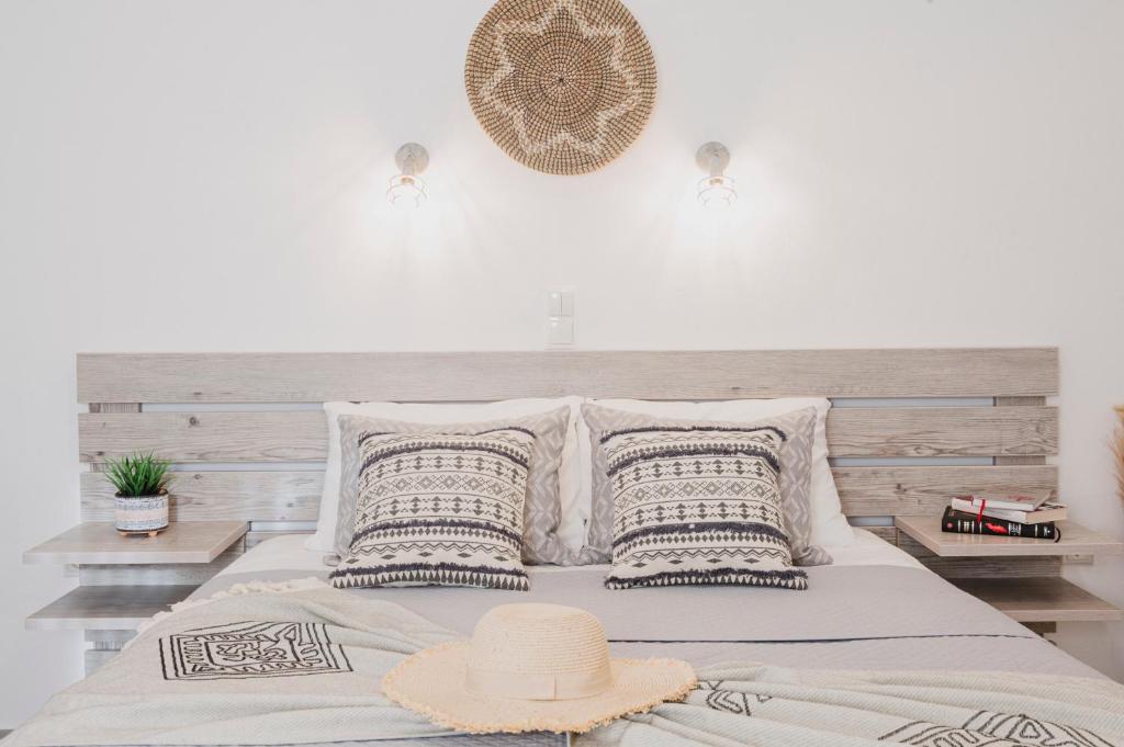 Petros Studios & Suites - 9