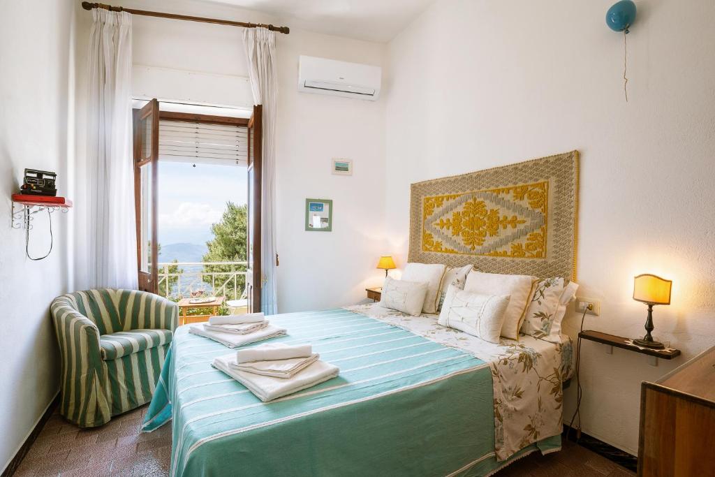 Postel nebo postele na pokoji v ubytování Giaminera Rooms & Art Studio