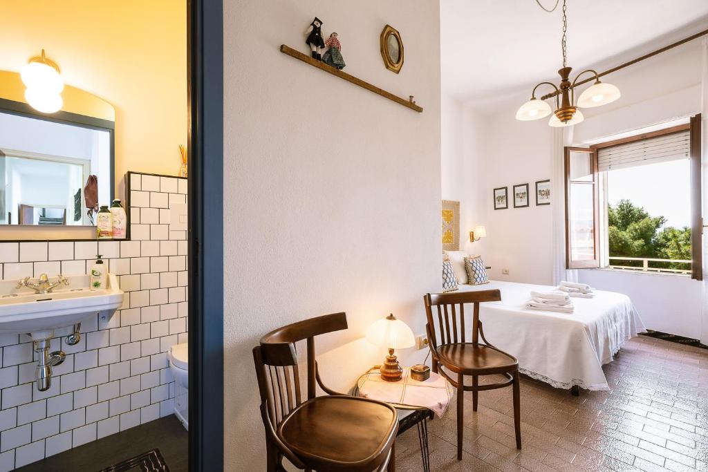 Postel nebo postele na pokoji v ubytování Giaminera Rooms & Art Studio