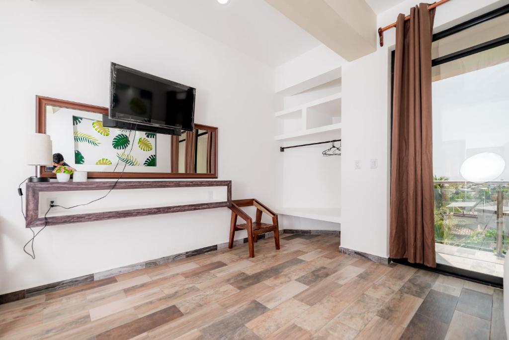 TV a/nebo společenská místnost v ubytování Hotel Axolotl