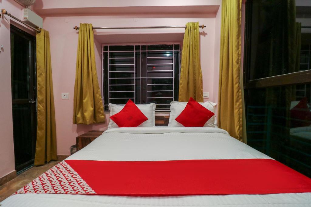 Postel nebo postele na pokoji v ubytování Collection O NEOSTAY TOWN HOUSE