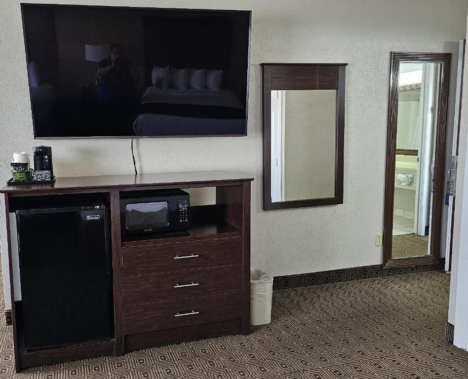 Baymont by Wyndham Midland Airport - Kamer Met Queensize Bed - Niet-Rokers
