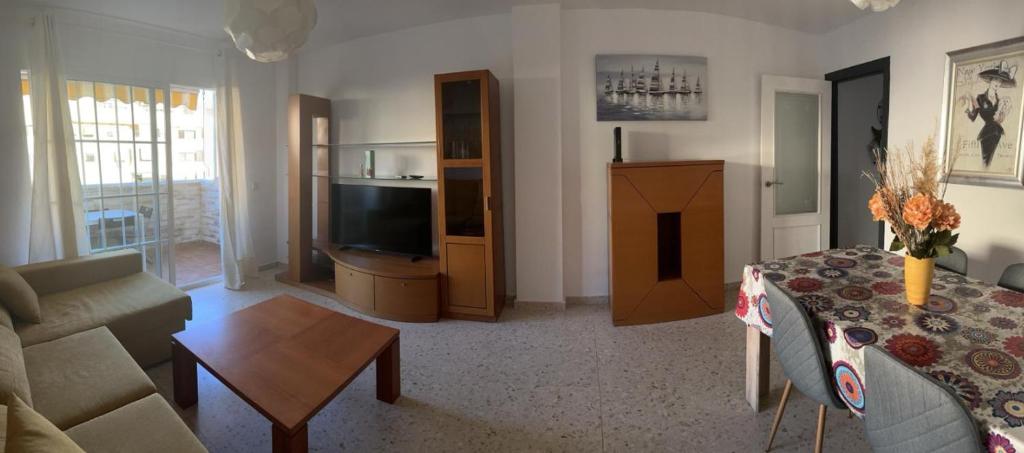 A television and/or entertainment centre at Mefistofeles ZH Apartaments