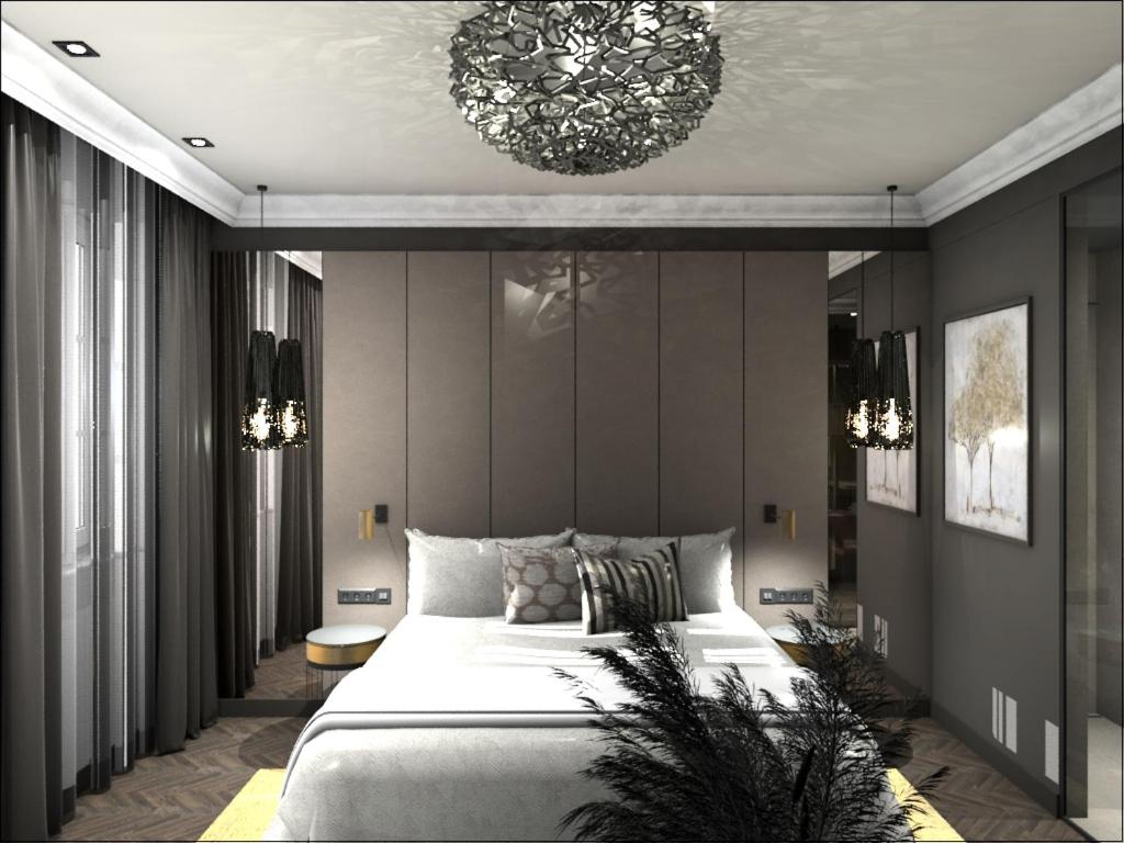 Un dormitorio con una cama grande y una lámpara de araña. en Hotel Fürstenhof Boutique Leipzig, en Leipzig