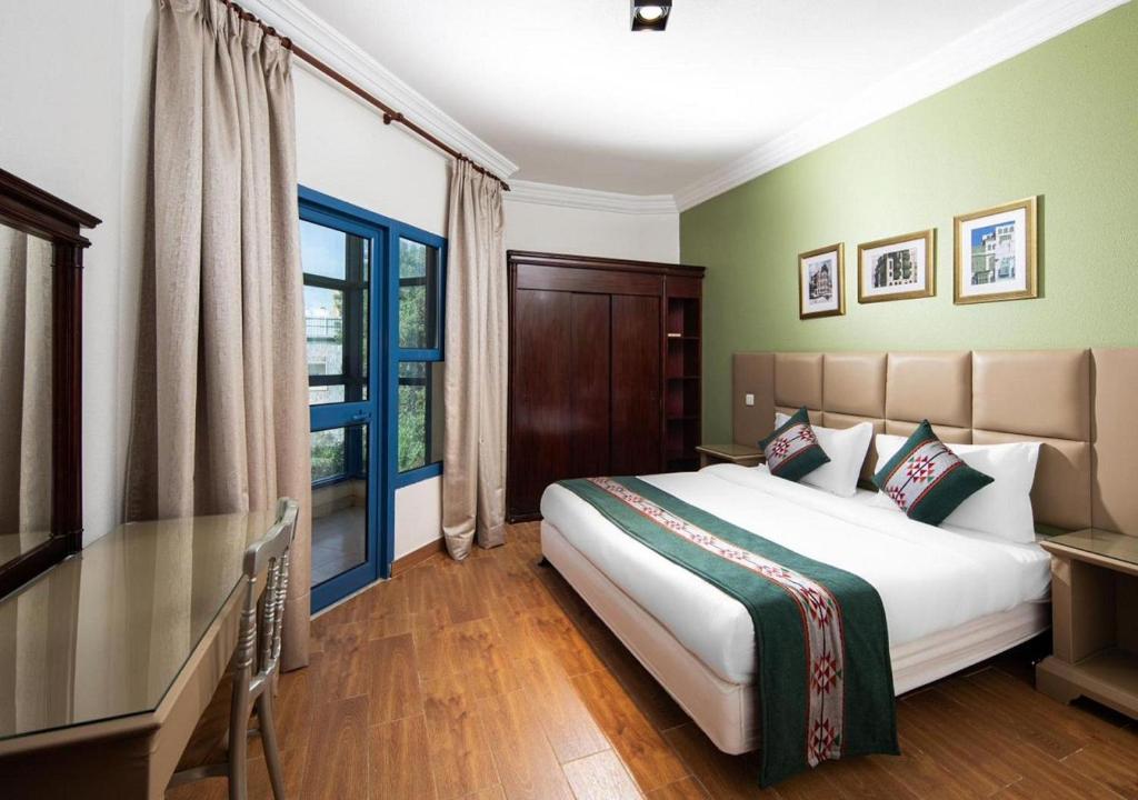 a bedroom with a large bed and a window at شقق الفخامة حي السلامة in Jeddah