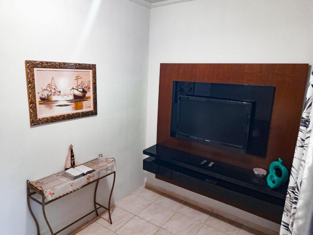 Μια τηλεόραση ή/και κέντρο ψυχαγωγίας στο Casa Maria Vitória