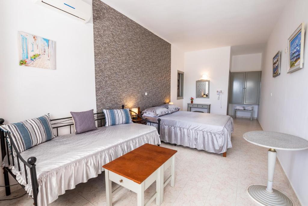 Postel nebo postele na pokoji v ubytování Perama Hotel, Karpathos