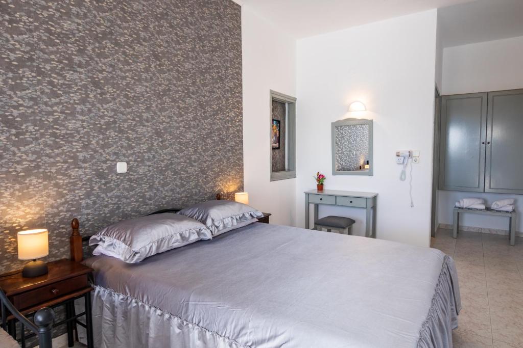Postel nebo postele na pokoji v ubytování Perama Hotel, Karpathos