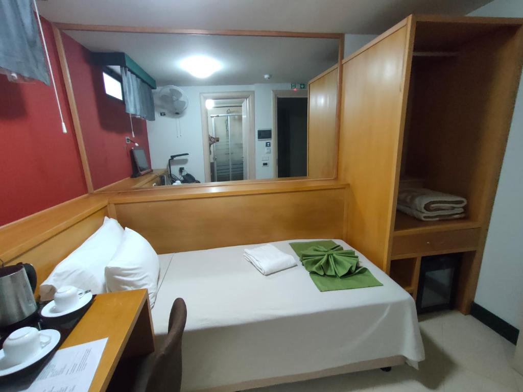 Postel nebo postele na pokoji v ubytování Hotel Belvedere Mindelo, Cabo Verde