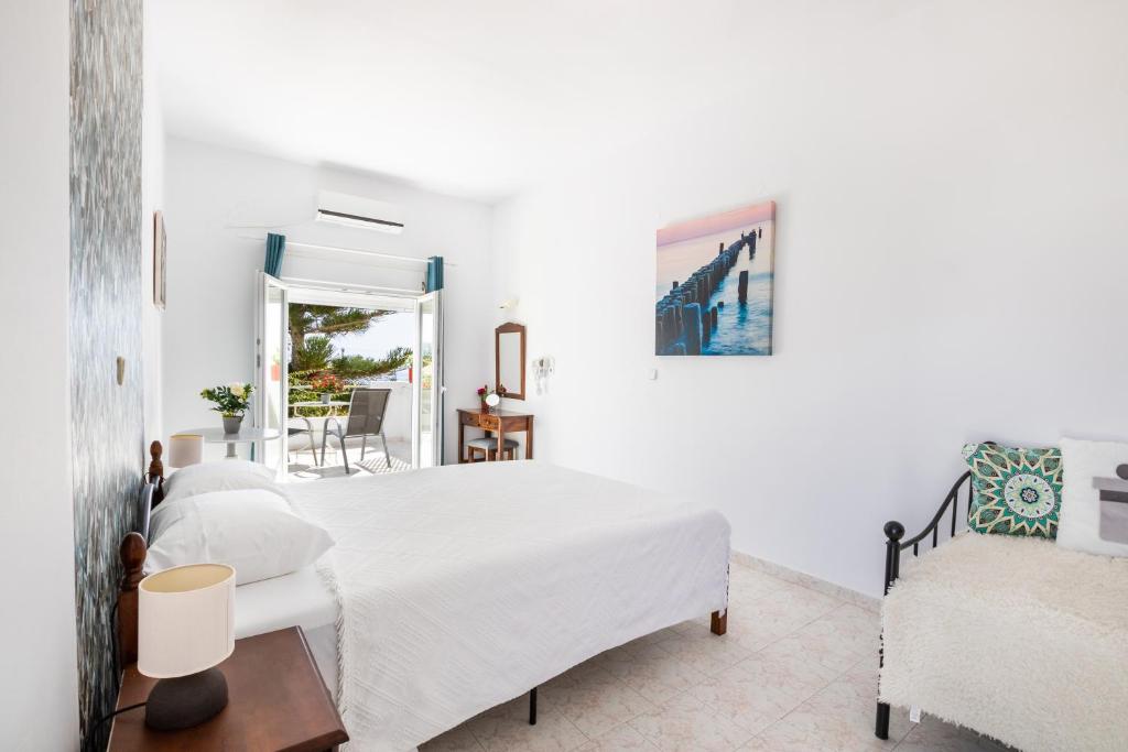 Postel nebo postele na pokoji v ubytování Perama Hotel, Karpathos