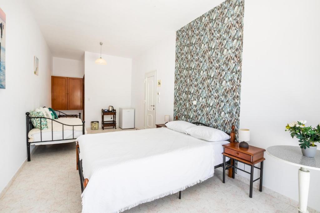 Postel nebo postele na pokoji v ubytování Perama Hotel, Karpathos