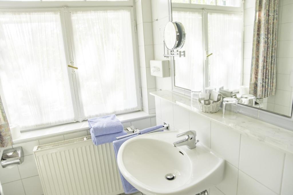 Koupelna v ubytování Hotel Gautinger Hof - Ruhig im 5-Seen-Land nahe S-Bahn und München