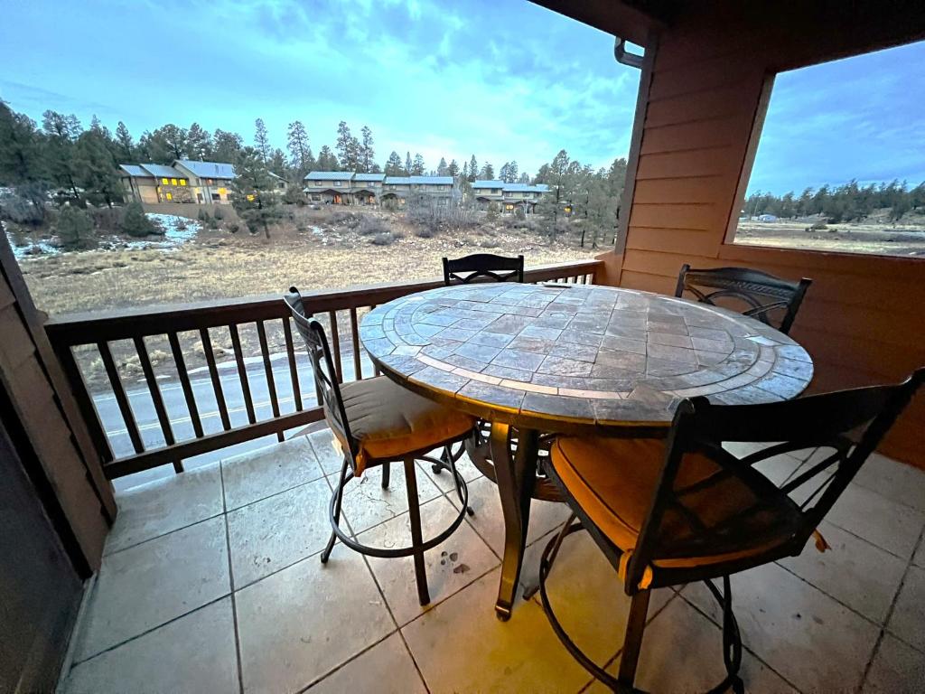 Canyon Plaza Premier Studio and Apartments - Twee Slaapkamers Appartement