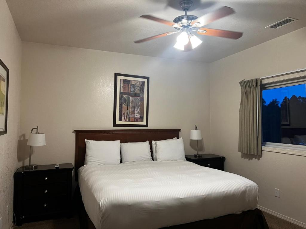 Canyon Plaza Premier Studios and Apts-South Rim photo