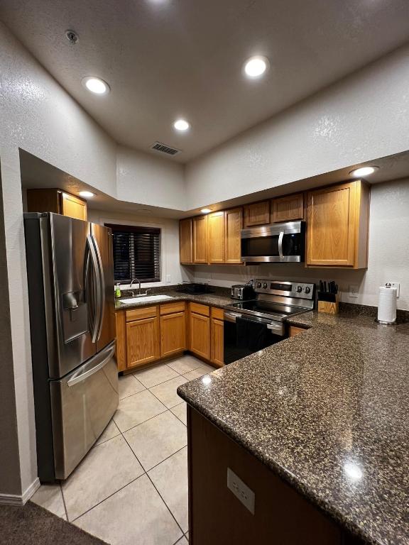 Canyon Plaza Premier Studios and Apts-South Rim photo