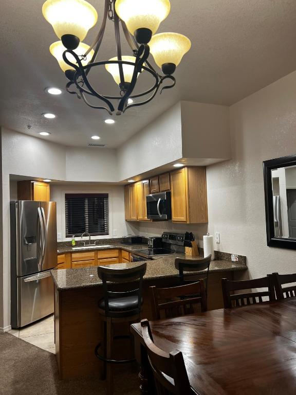 Canyon Plaza Premier Studios and Apts-South Rim photo