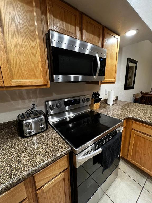 Canyon Plaza Premier Studios and Apts-South Rim photo