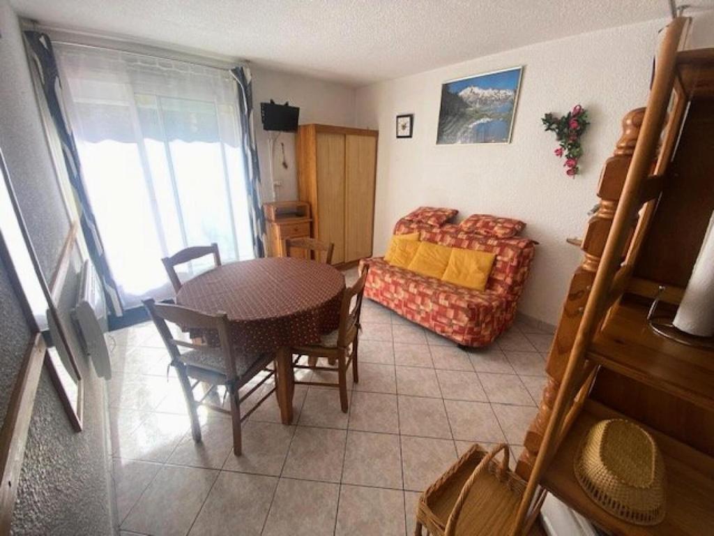 a living room with a table and a couch at Résidence Neouvielle - Studio dans le centre de Barèges proche du jardin MAE-5411 in Barèges