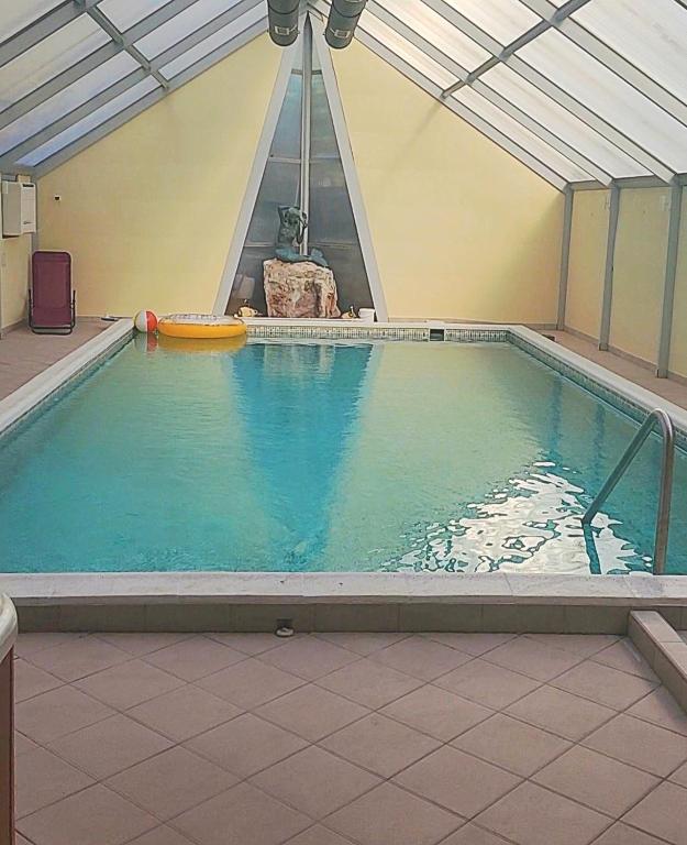 The swimming pool at or close to D&P WELLNESSHÁZ