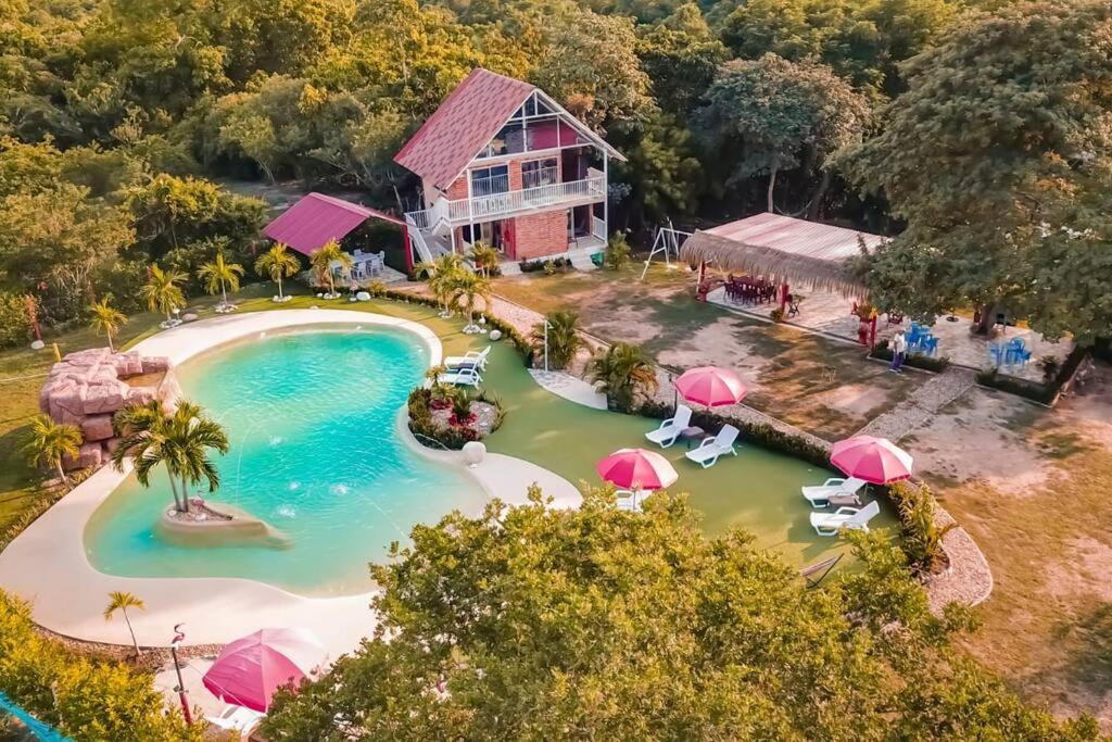 an aerial view of a pool at a resort at COVEÑITAS Cabaña CARIBE, con piscina tipo playa, capacidad máxima 34 personas in Melgar