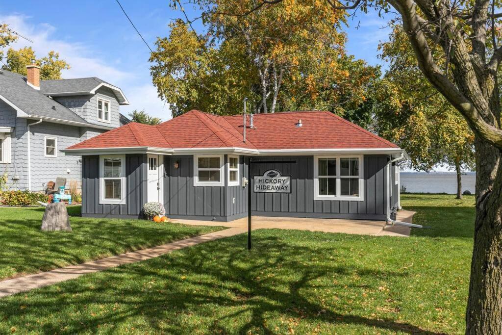 een huis met een bord in de voortuin bij Hickory Hideaway- Dock on Lake Winnebago in Oshkosh