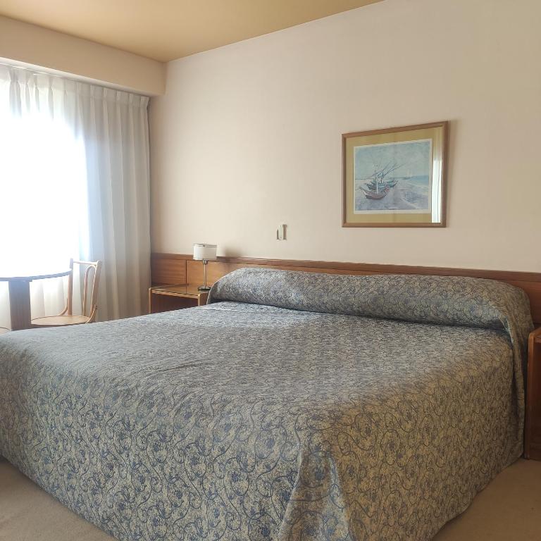 Hotel Nijar - Standard-Vierbettzimmer