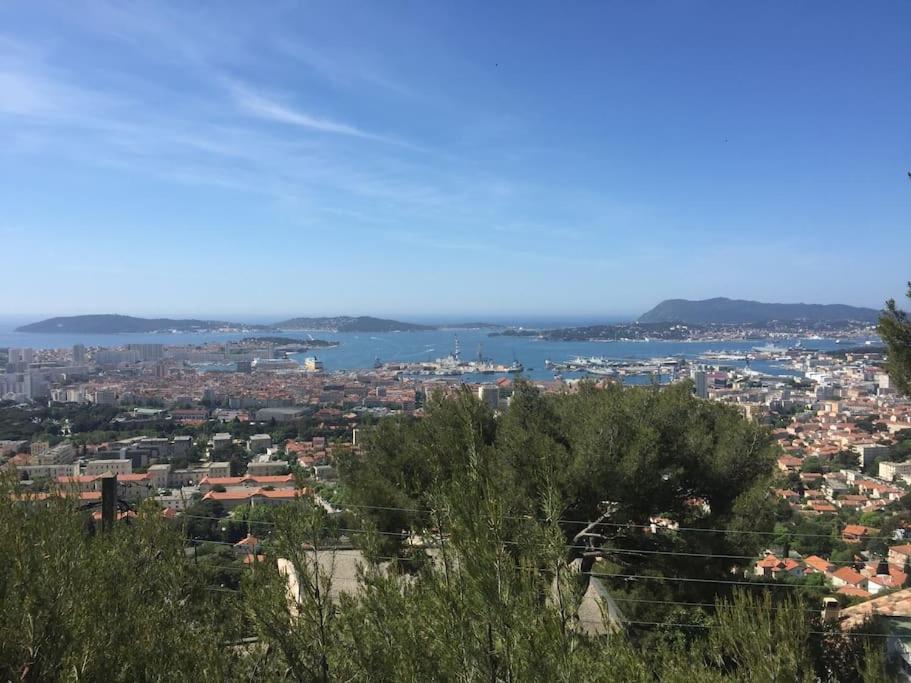 Gallery image of Maison d'artistes avec vue panoramique sur la baie in Toulon