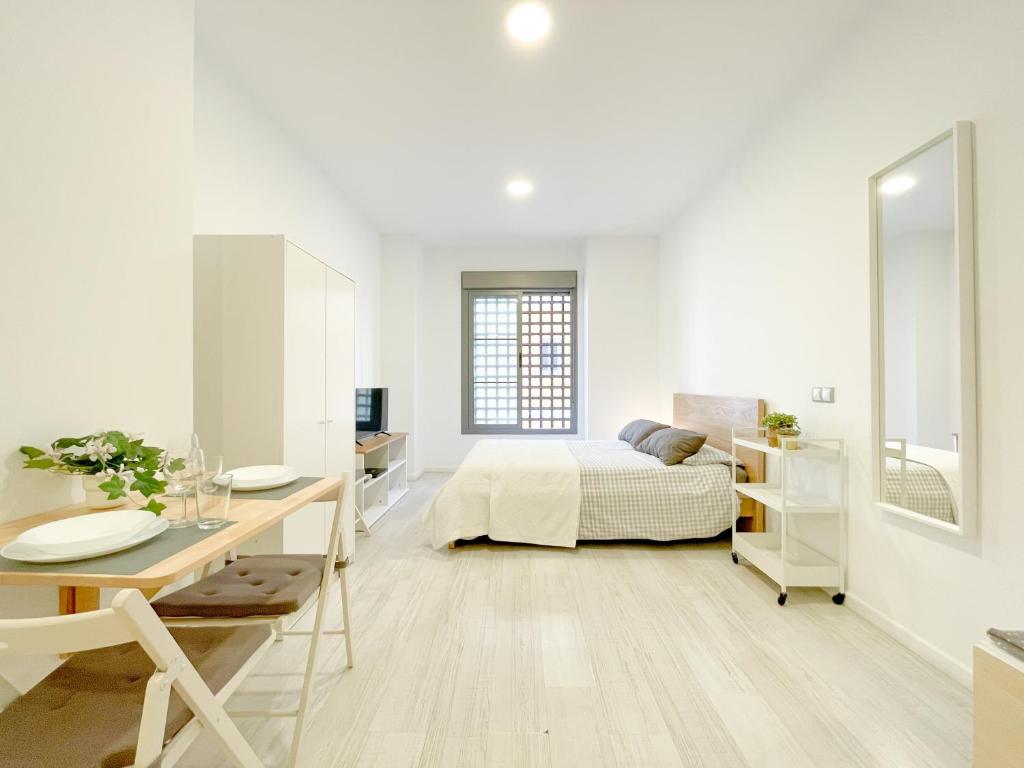 Łóżko lub łóżka w pokoju w obiekcie Estudio en Malaga centro
